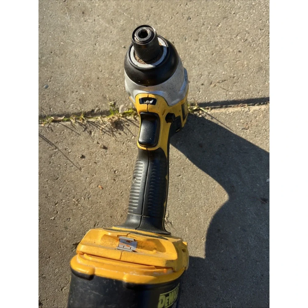 DEWALT DC825 1/4